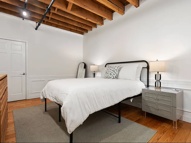 19 Stanhope St #1A — Photo 18