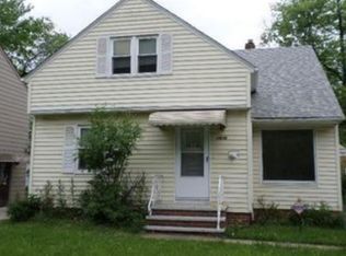 1916 Revere Rd, Cleveland Heights, OH 44118