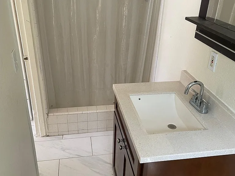 2139 Abbott St — Photo 7