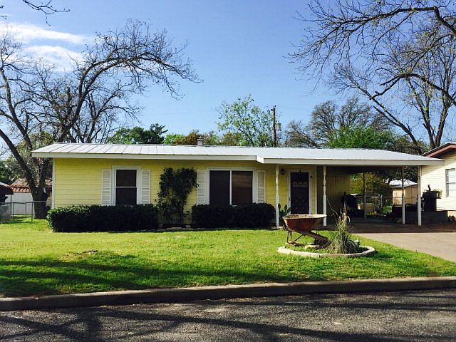 1st image of 814 N Pecan St