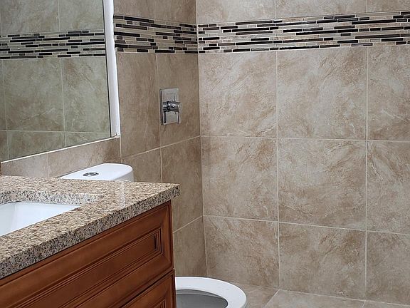 4th image of 1053 Harwood E #1053