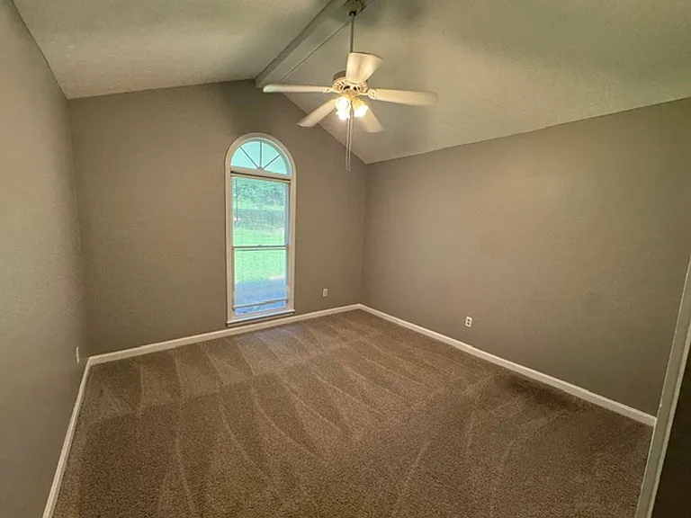 108 Wolverine Ct — Photo 10