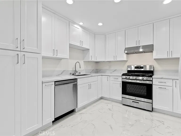 8832 Odessa Ave — Photo 5