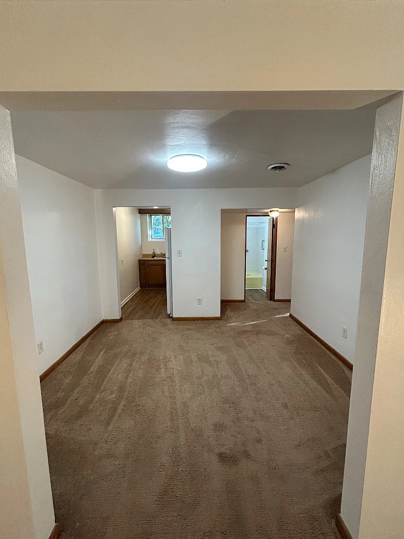 Unit Photo - 645 E Maiden St #8A