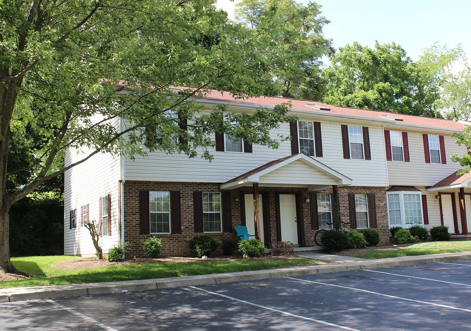 Rutherford Townhomes 4 Bedroom 3 Bathroom — Photo 2