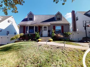 711 Leggett Pl, Whitestone, NY