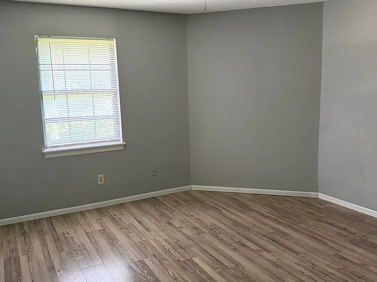 457 NE Churchill St #457 — Photo 22