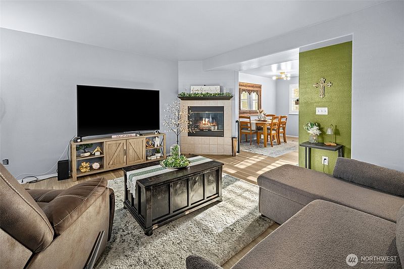 4th image of 10904 62nd Street E