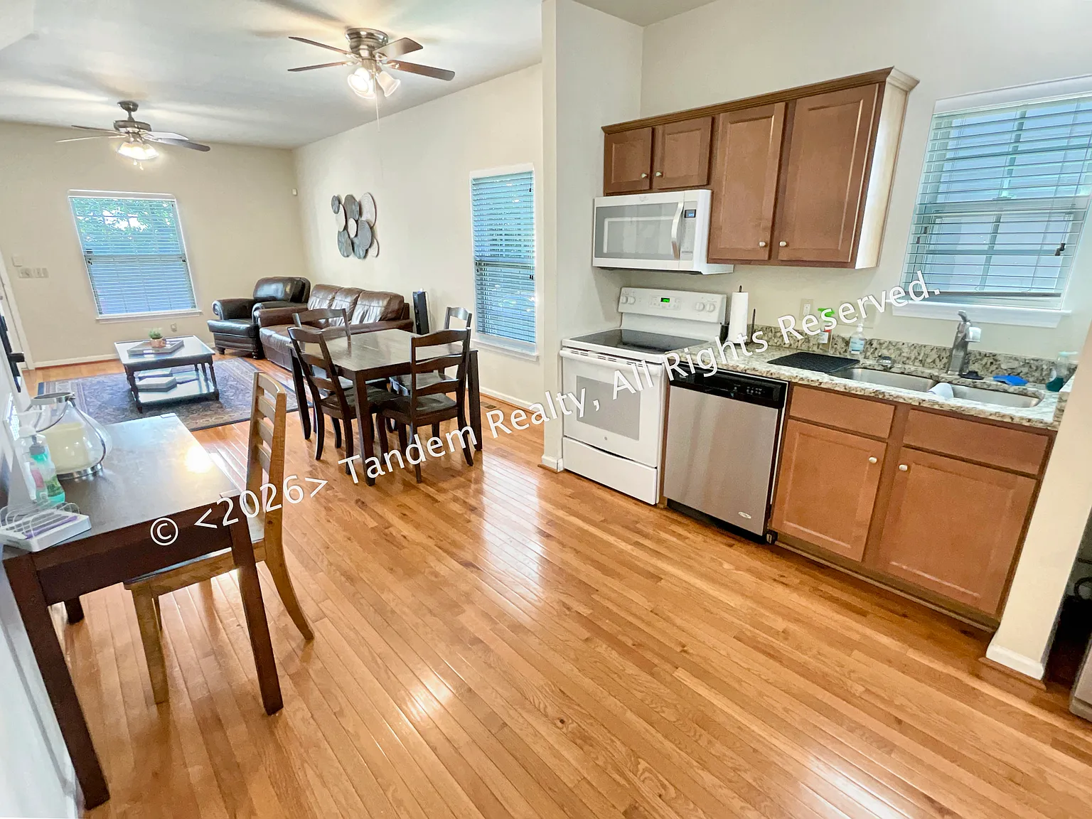 2 bed, 2.5 bath, 1100 sqft, $1,895 — Photo 4