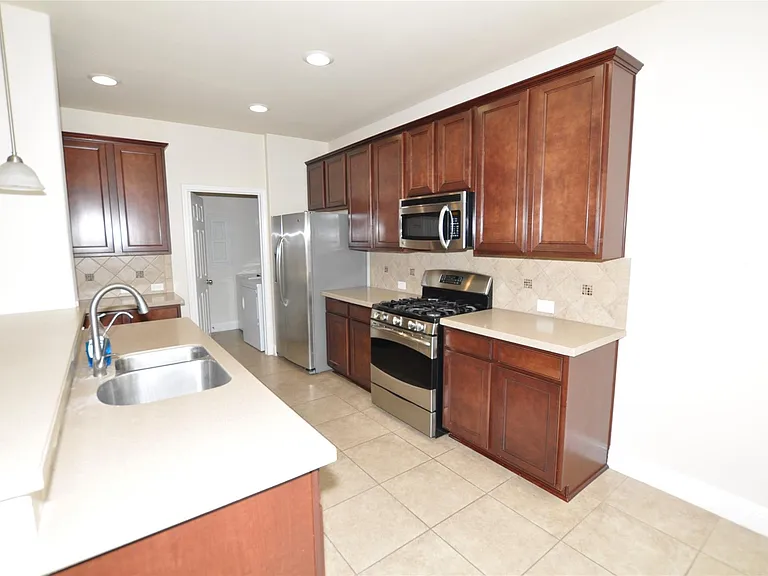 21502 Duke Alexander Dr — Photo 11