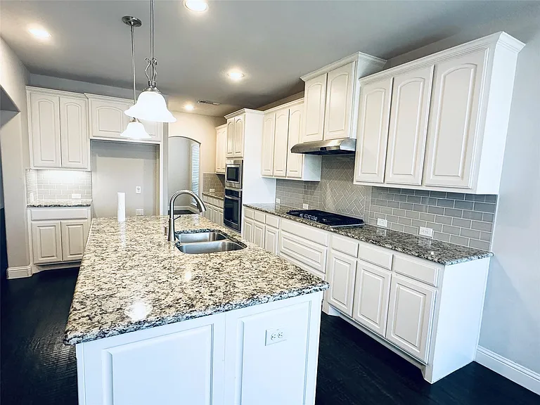 4712 El Paso St — Photo 3