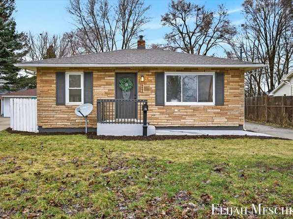 27 Maplelawn St SW, Wyoming, MI 49548