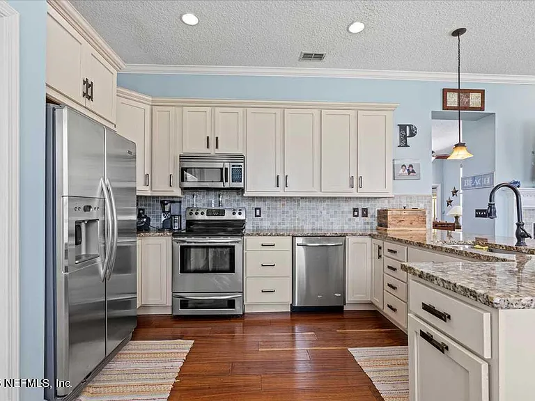 703 Cherry St — Photo 3