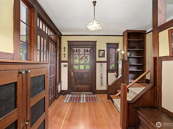 5th image of 1912 N Steele Street