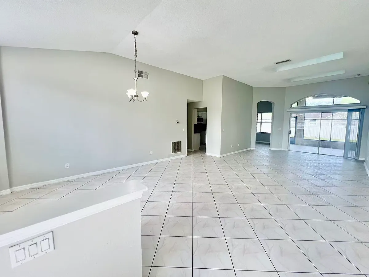 Building Photo - 1820 Smoketree Cir