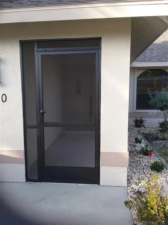 3 bed, 2.0 bath, 1406 sqft, $2,200 — Photo 2