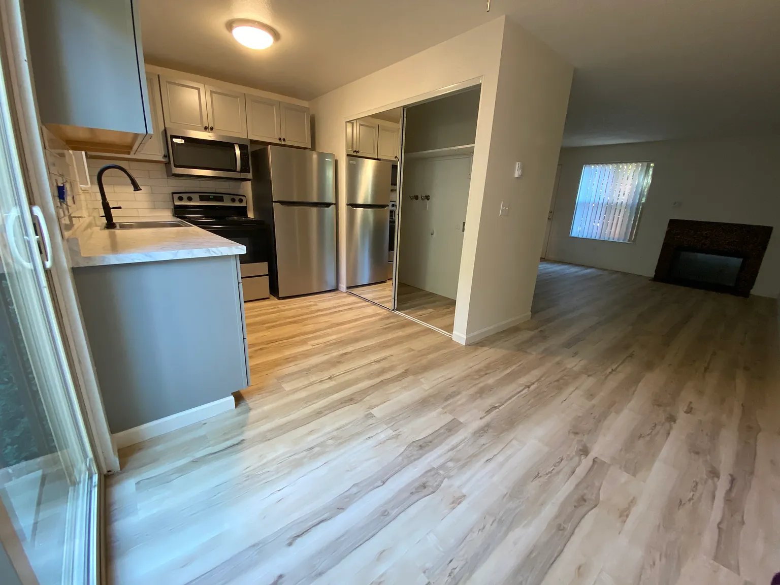 6904 N Richmond Ave — Photo 2
