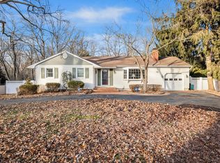 163 Hickory Ln, Smithtown, NY 11787