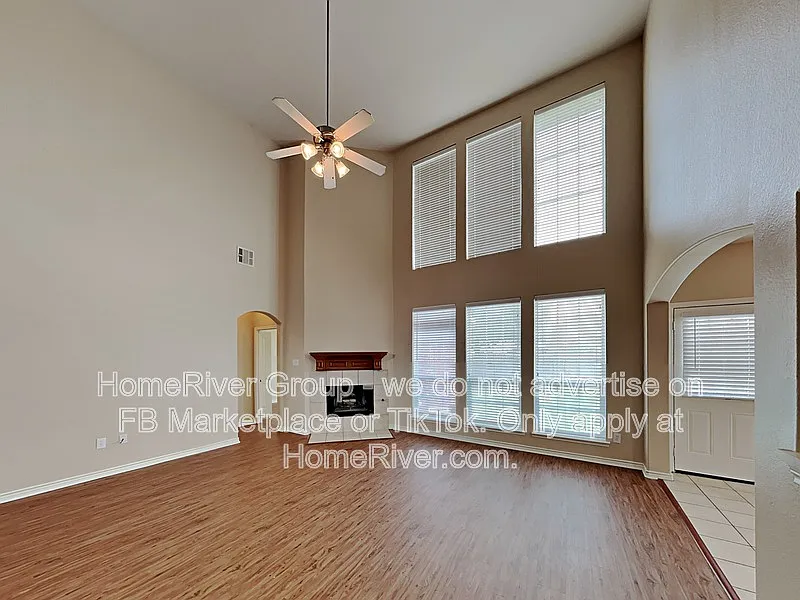 4 bed, 2.0 bath, 3234 sqft, $2,850 — Photo 3