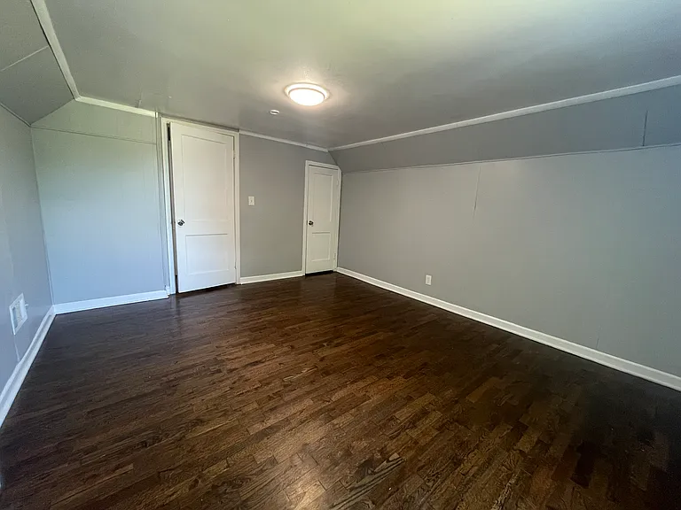 5303 Brooklyn Ave — Photo 10