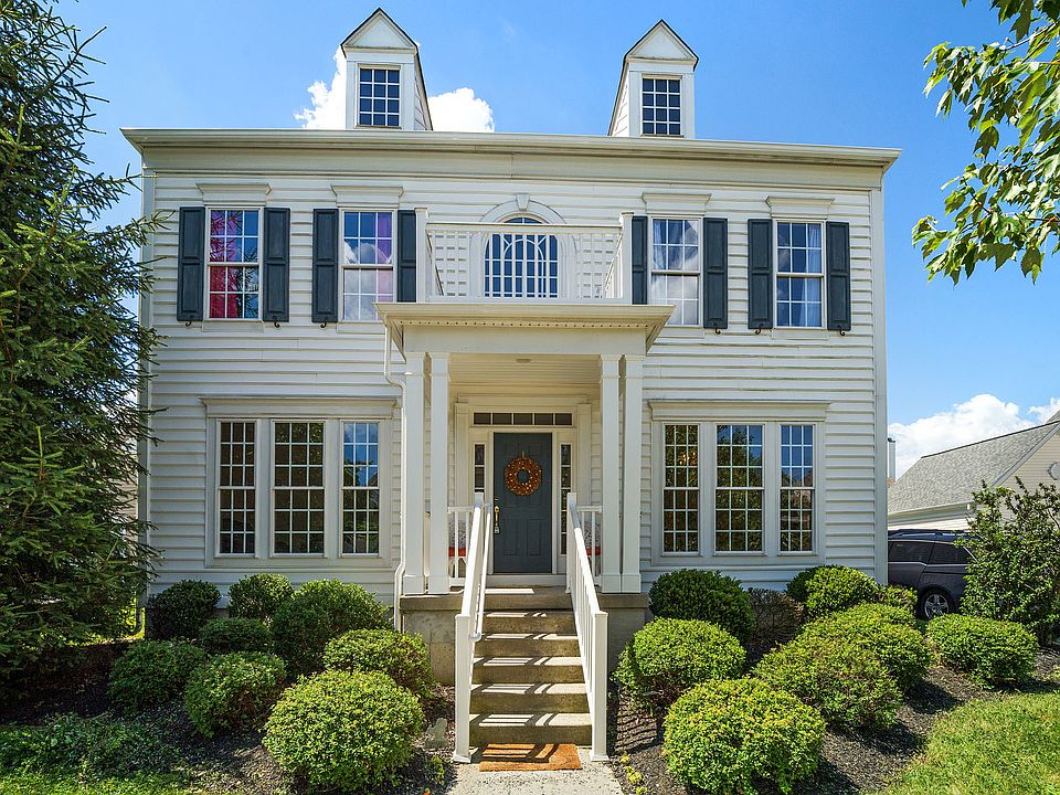 2nd image of 102 Cawley Ct