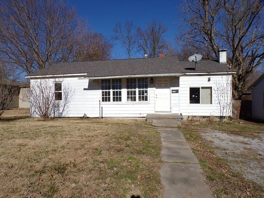 604 W Grand Ave, Carterville, IL 62918 | Zillow