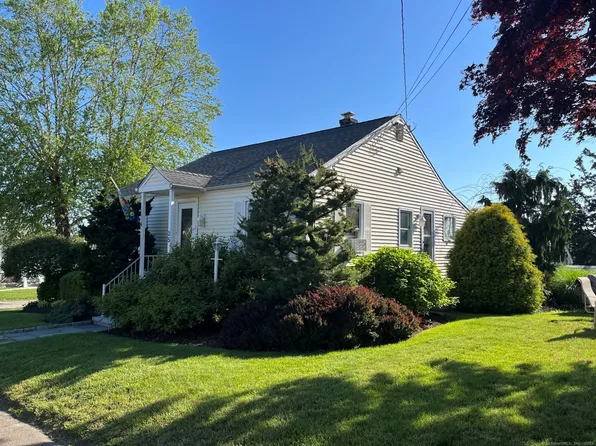 25 South Parkway, Clinton, CT 06413
