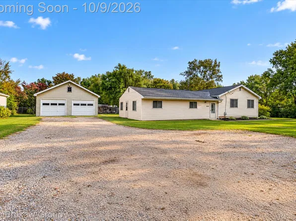 3380 W Hill Rd, Flint, MI 48507