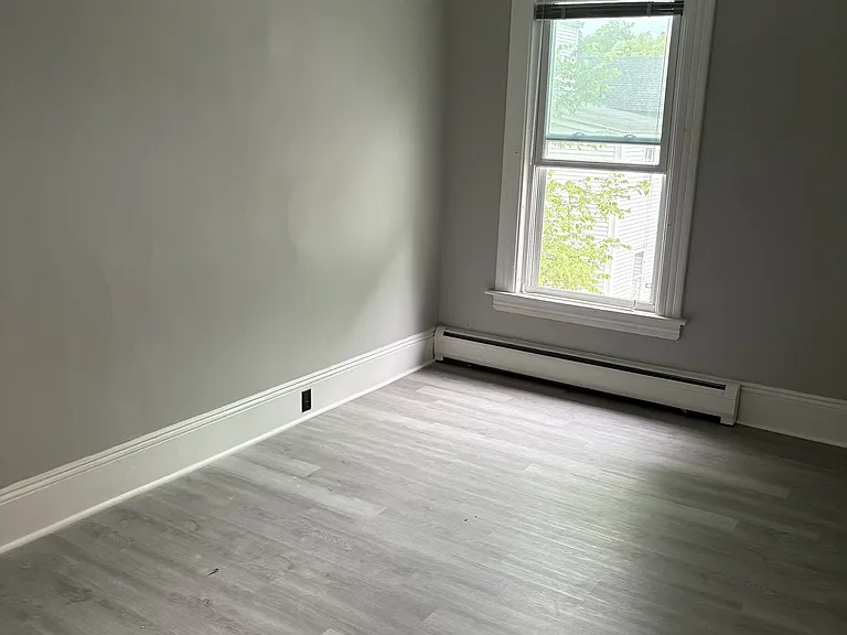 881 Main St #5 — Photo 6