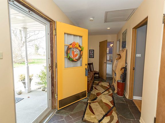 3rd image of 1154 E Fairview Ave