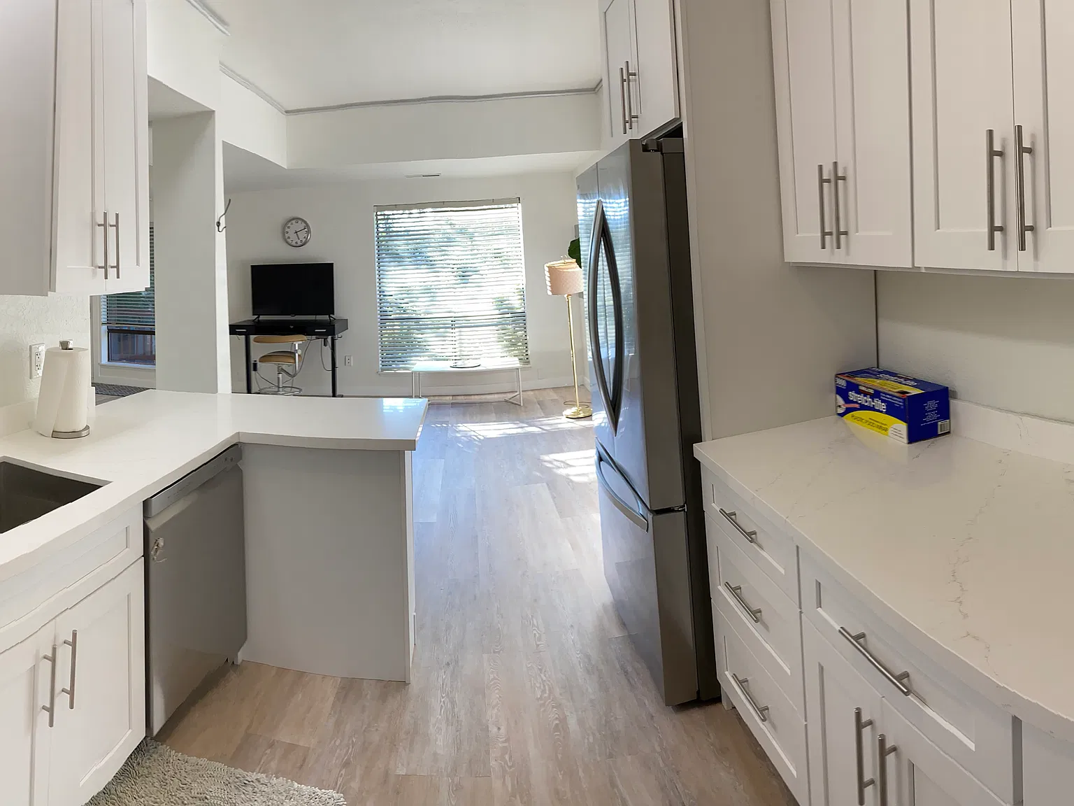 Studio, 890 sqft, $2,500 — Photo 3