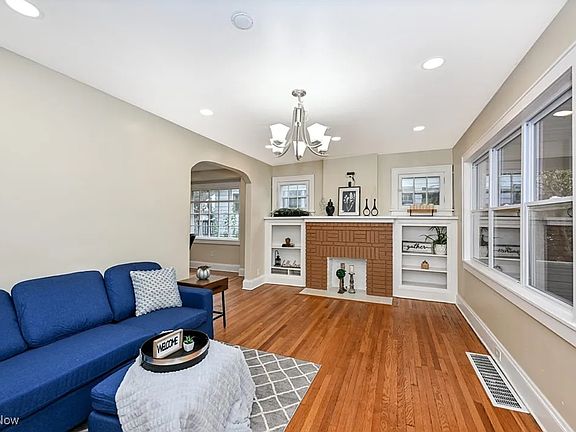 3rd image of 1088 Lexington Ave