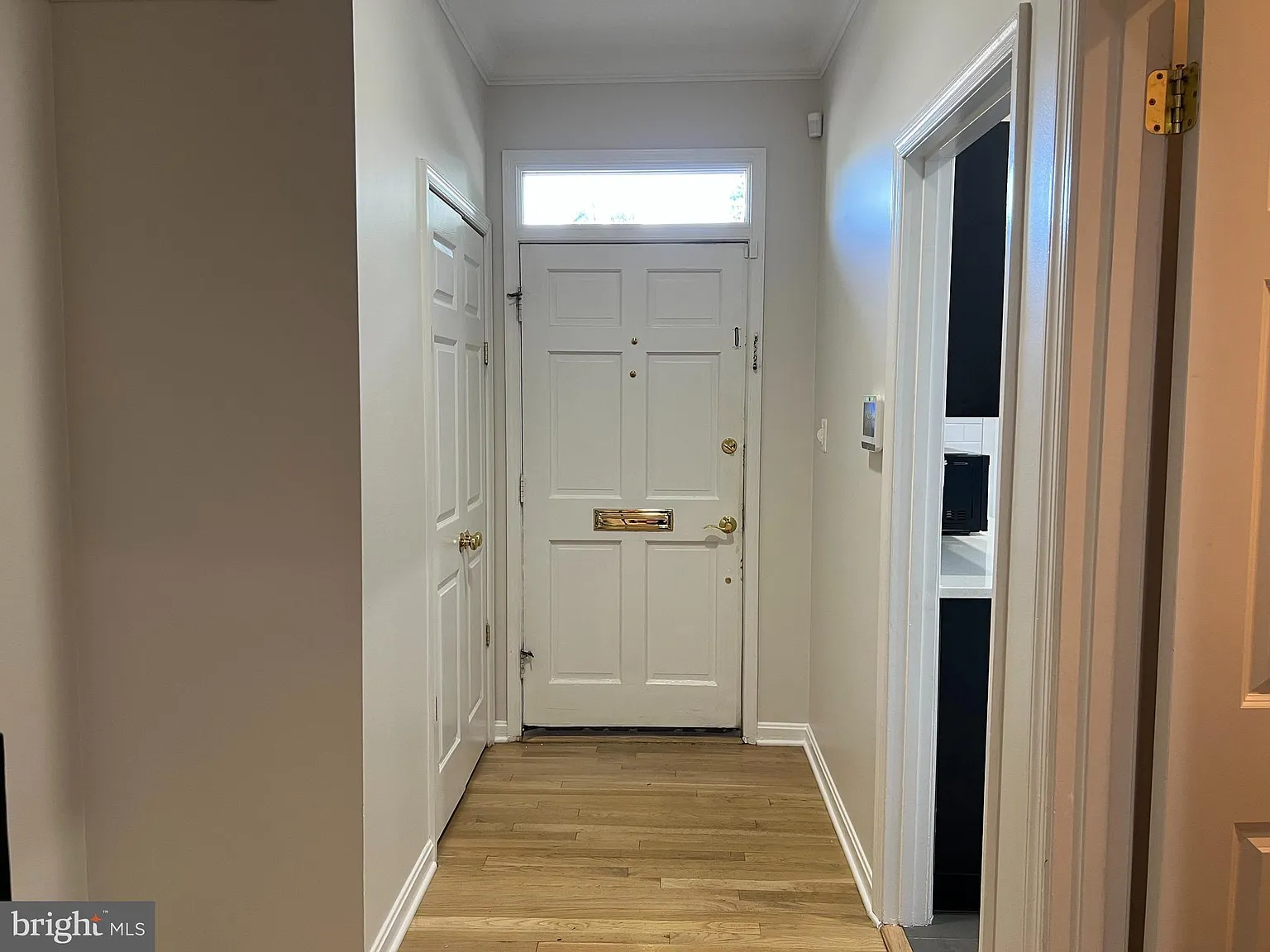 5 bed, 4.5 bath, 2725 sqft, $5,500 — Photo 2