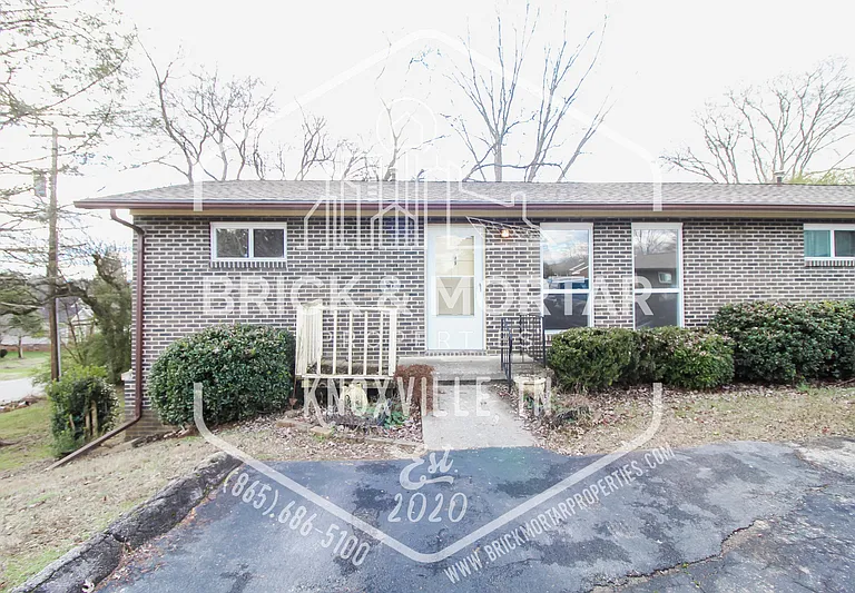 513 S Cedar St — Photo 1