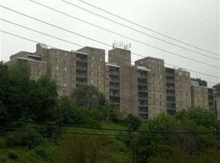 2120 Greentree #105E, Scott Twp Sal, PA 15220