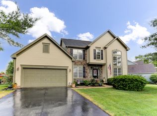 934 Red Clover Dr, Aurora, IL 60504