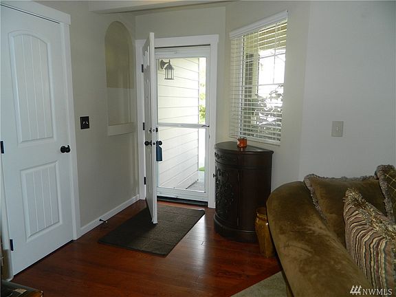 5th image of 18528 12th Ave E