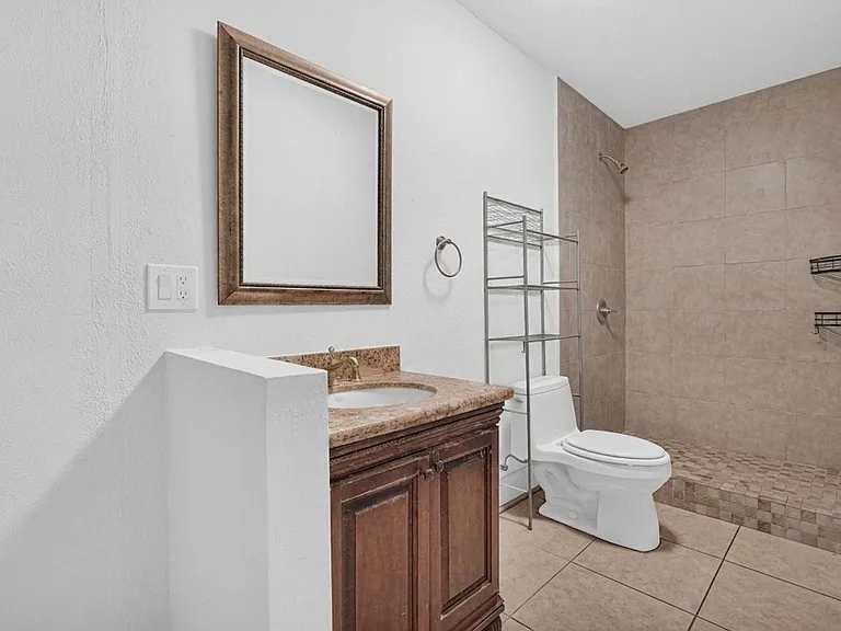 14500 NE 2nd Ave #1 — Photo 4