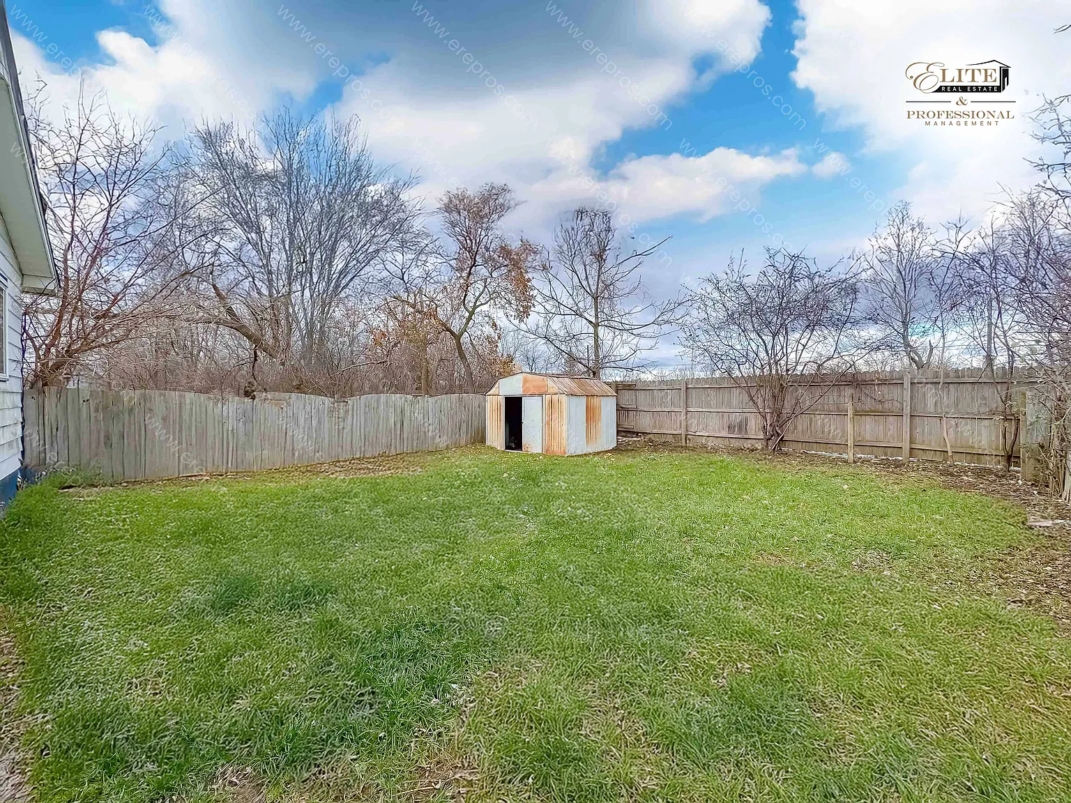 3 bed, 918 sqft, $1,000 — Photo 2
