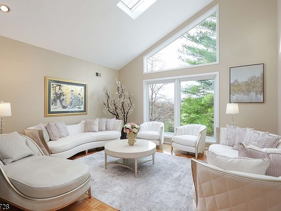 3rd image of 8 Union Hill Rd