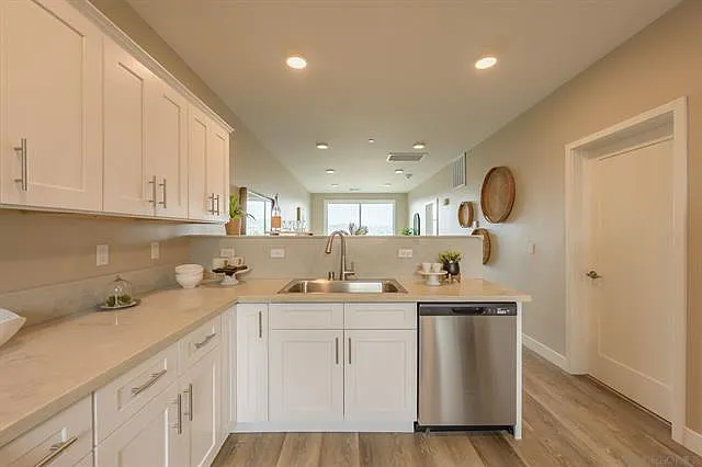 1316 E Grand Ave #104 — Photo 12