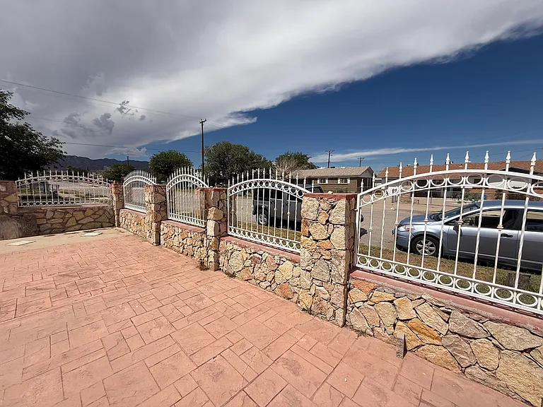 5012 Royal Dr — Photo 5