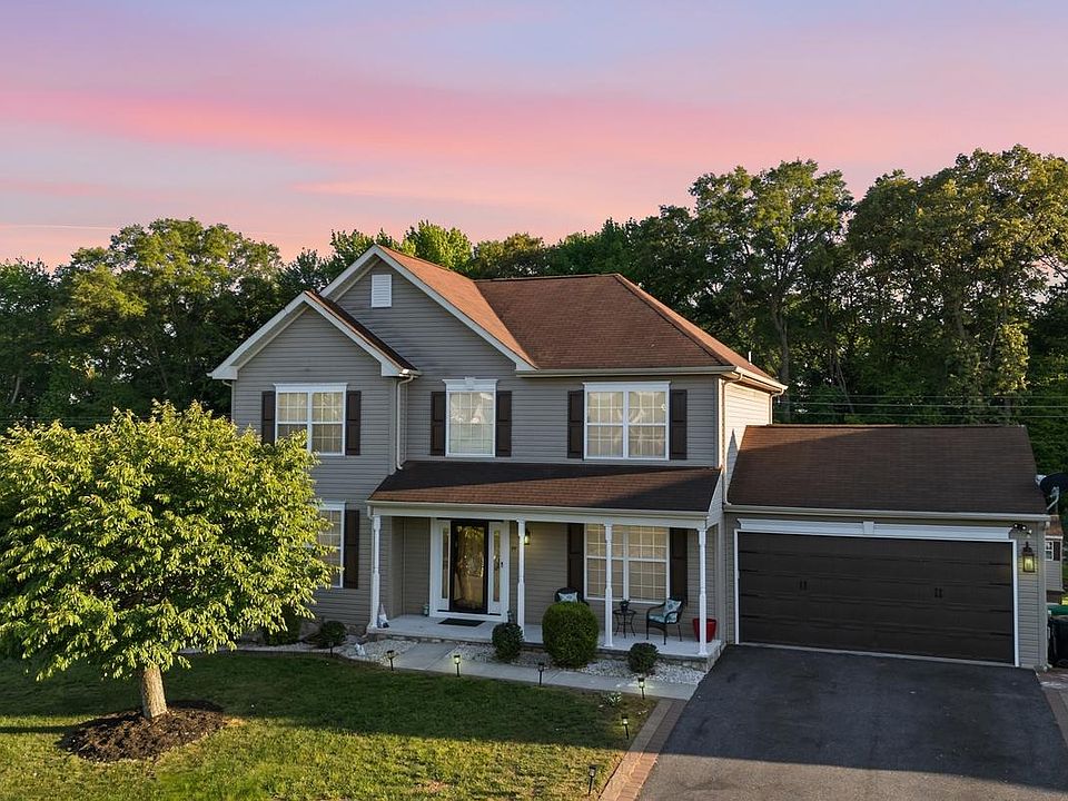 1st image of 19 Grayton Dr