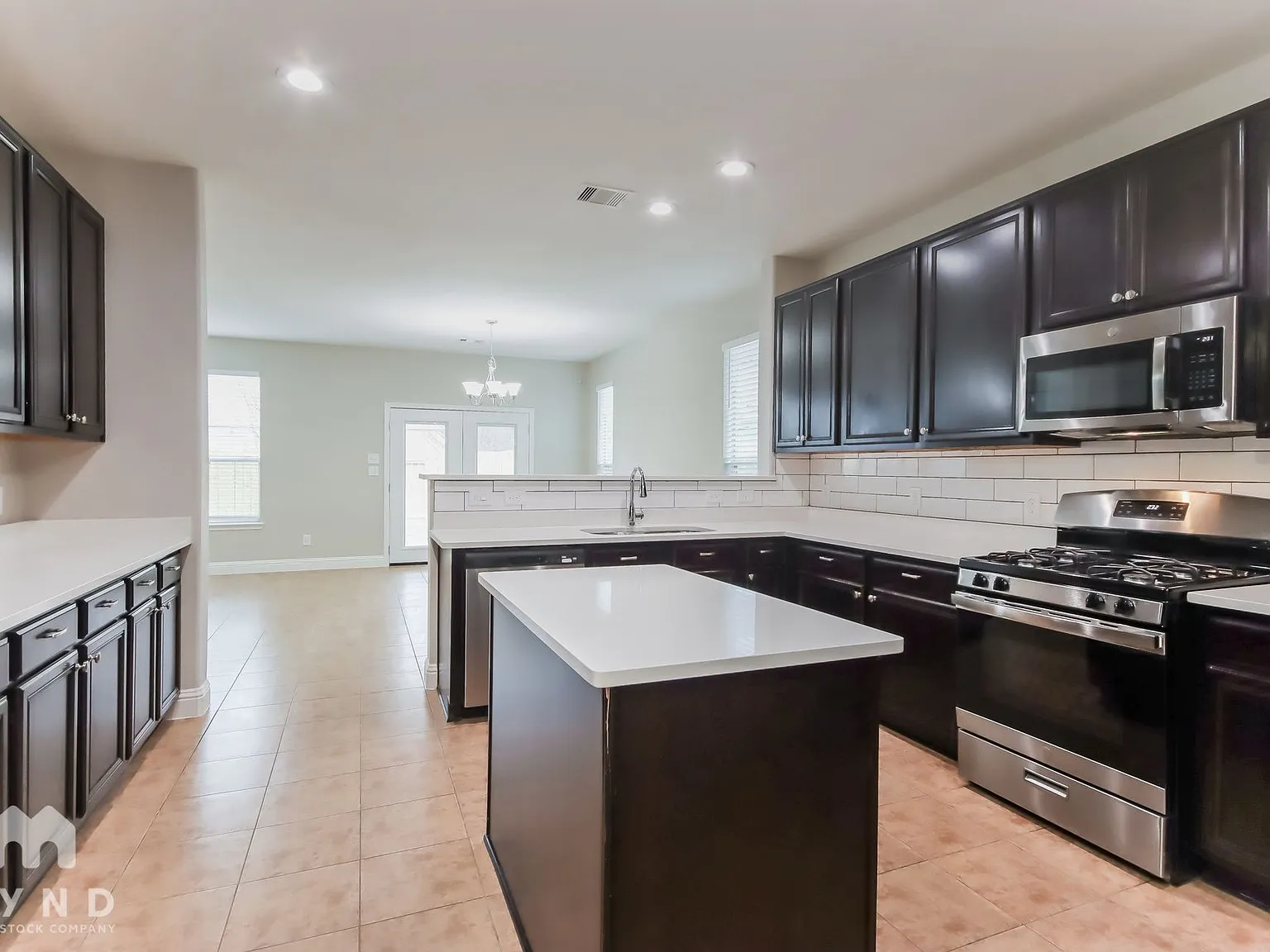 4 bed, 2.0 bath, 2870 sqft, $2,355 — Photo 3
