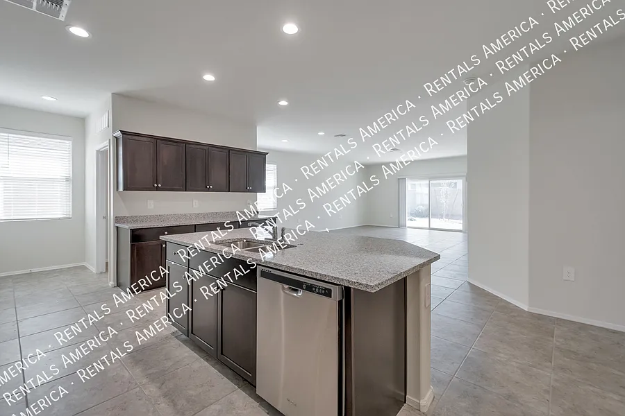 Move in ready! — Photo 2