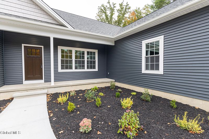 4th image of 281 Edie Road