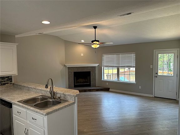 3rd image of 115 Carriage Cv