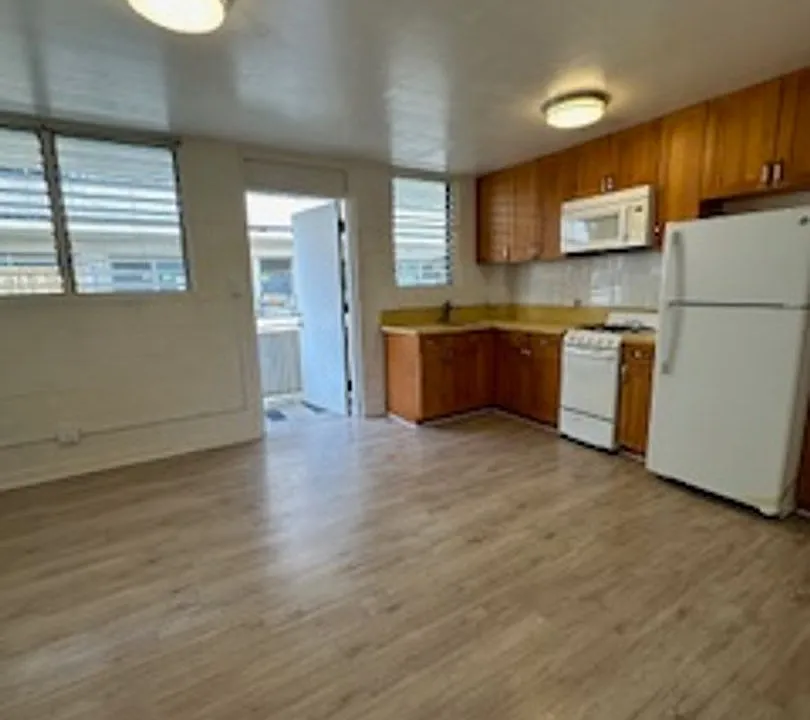 824 University Ave