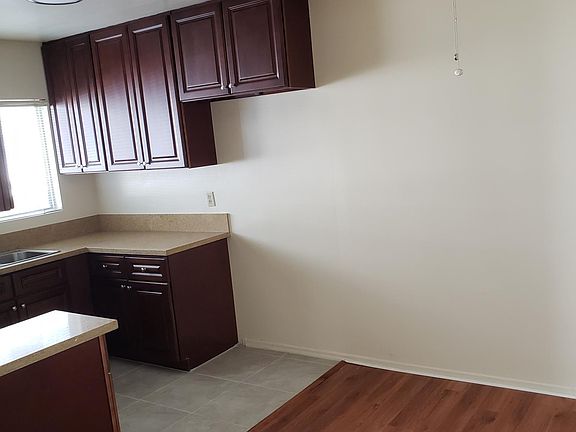 3rd image of 437 Palm Dr APT C
