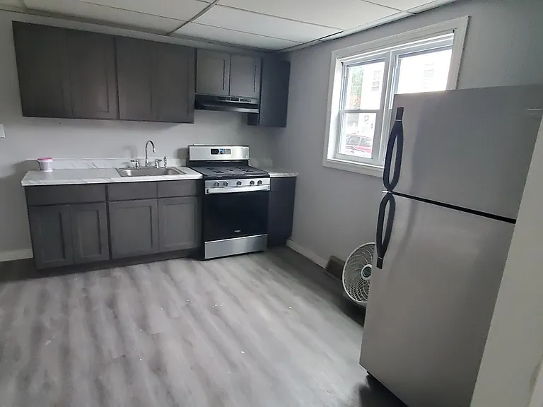 66 Woolverton Ave — Photo 1